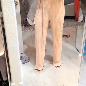 Lulu's crinkle pants in soft pink / blush
